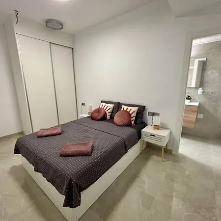 Lägenhet Near Playa De Cura With A Rooftop Swimming Pool