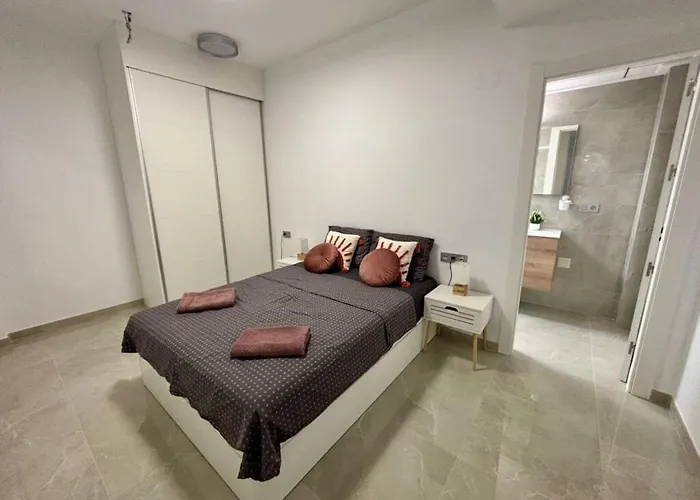 Lägenhet Near Playa De Cura With A Rooftop Swimming Pool