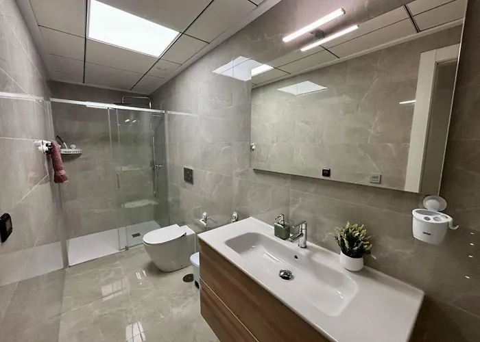 Lägenhet Near Playa De Cura With A Rooftop Swimming Pool